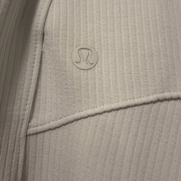 NWOT Lululemon Ribbed Softstreme Zip-Leg High Rise Cropped Pant 25β - Picture 9 of 11